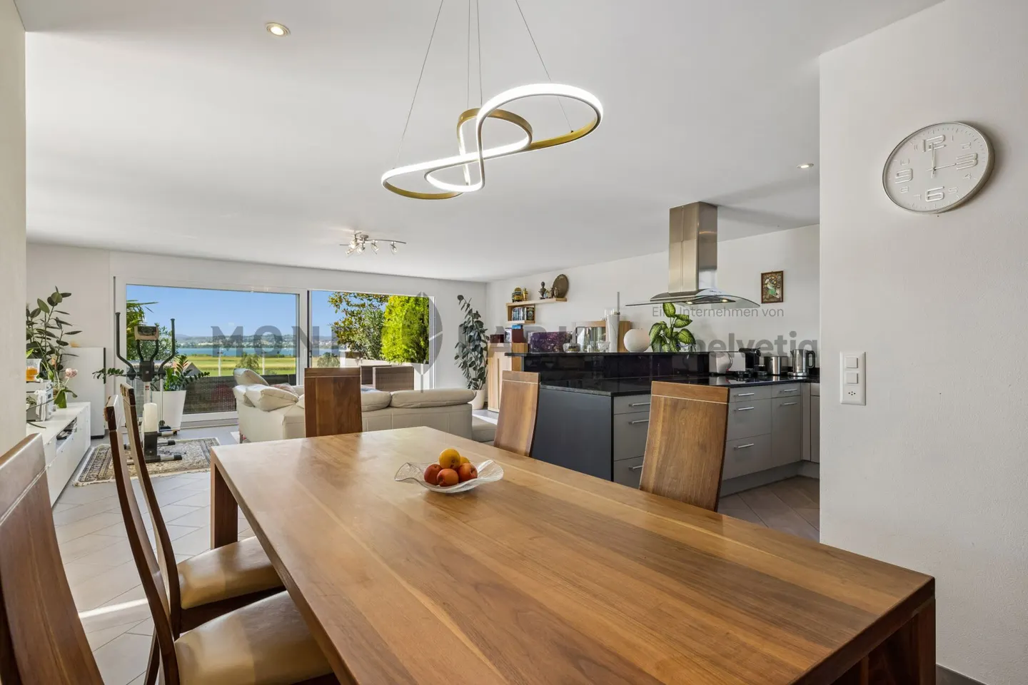 4.5- (5.5-) Room Terrace Apartment at Lake Zurich with 180° Lake View - Photo 6 of 9
