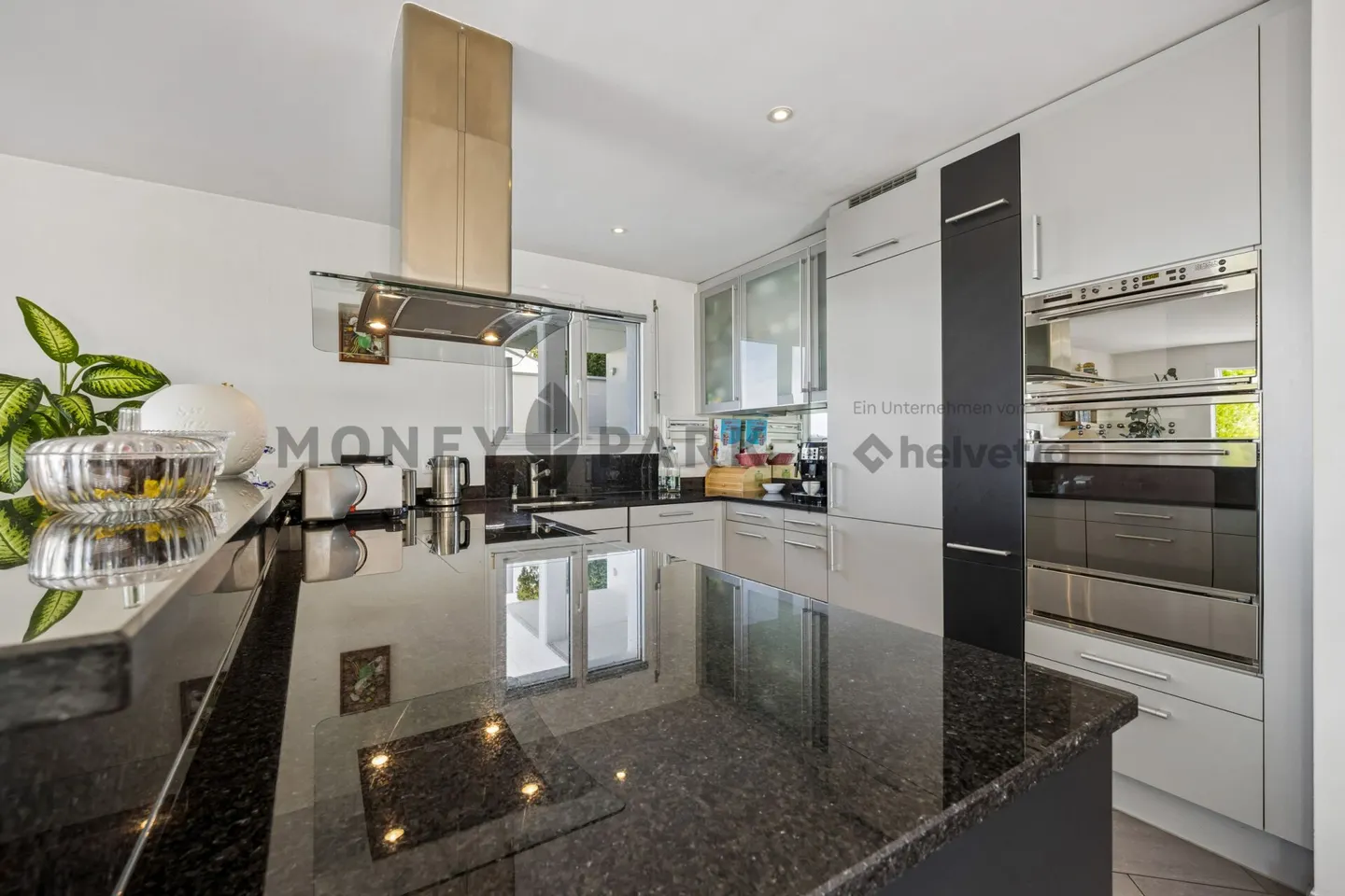 4.5- (5.5-) Room Terrace Apartment at Lake Zurich with 180° Lake View - Photo 7 of 9