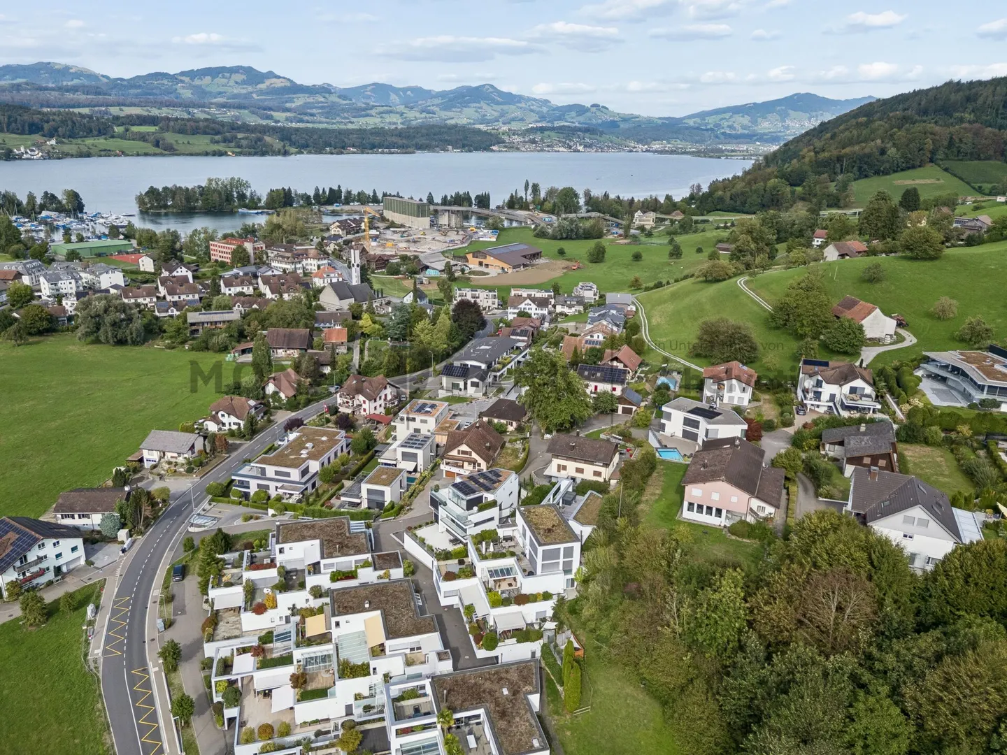 4.5- (5.5-) Room Terrace Apartment at Lake Zurich with 180° Lake View - Photo 8 of 9