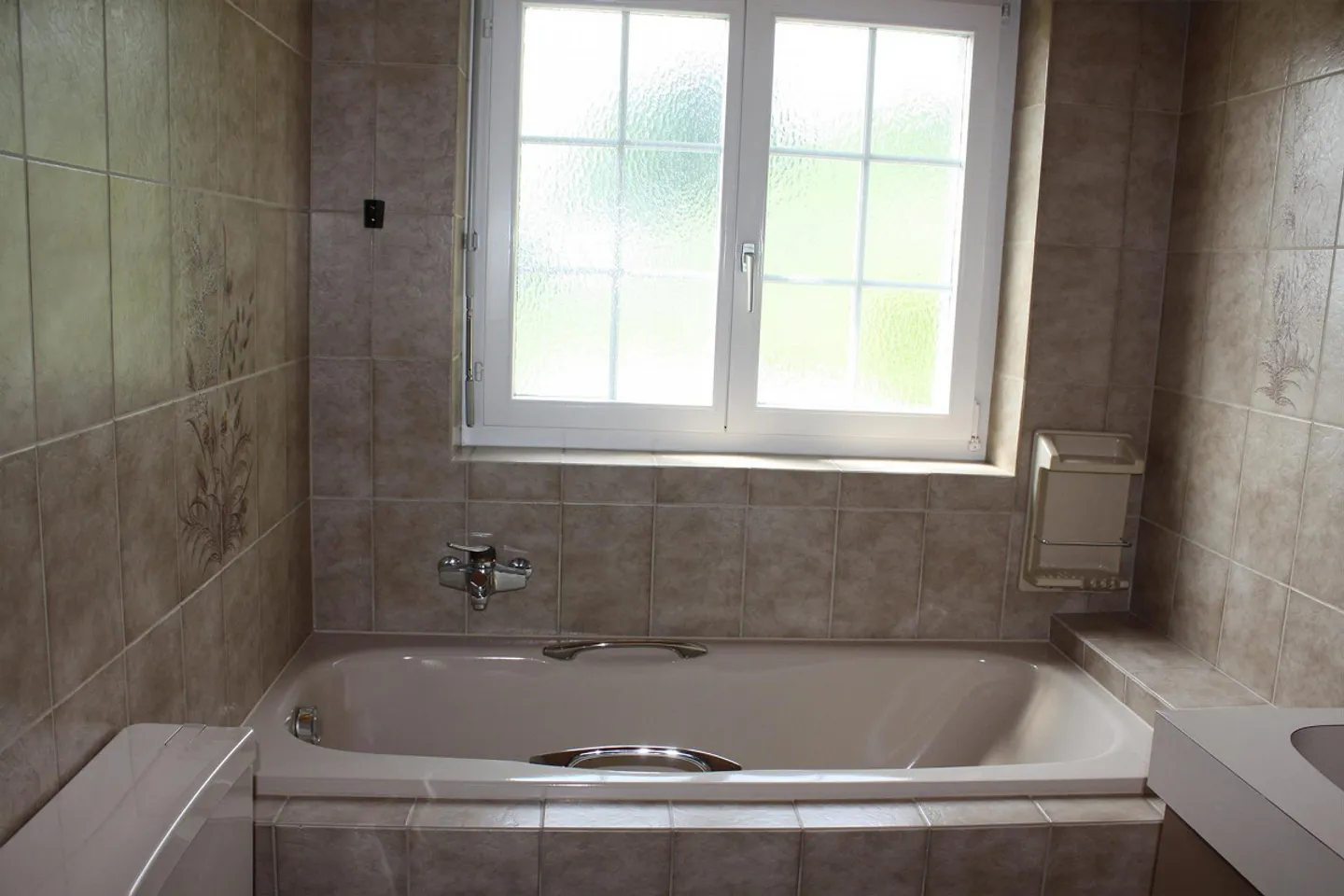 Dreamy 5.5 Room Single-Family House in Sunny Hillside Location - Photo 9 of 10
