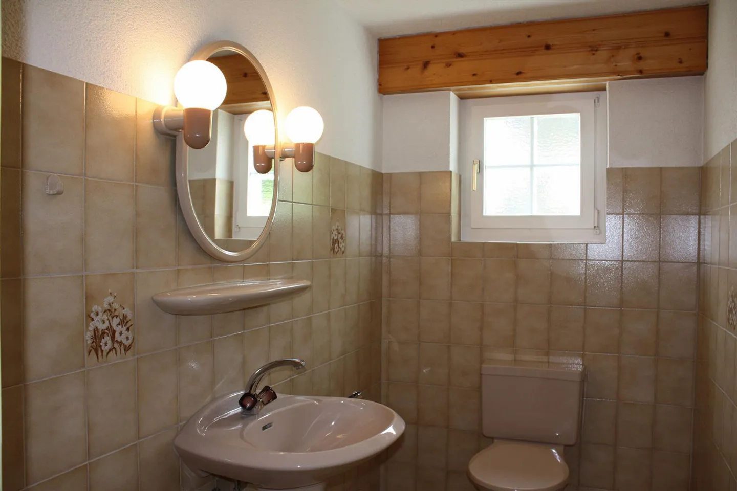 Dreamy 5.5 Room Single-Family House in Sunny Hillside Location - Photo 10 of 10
