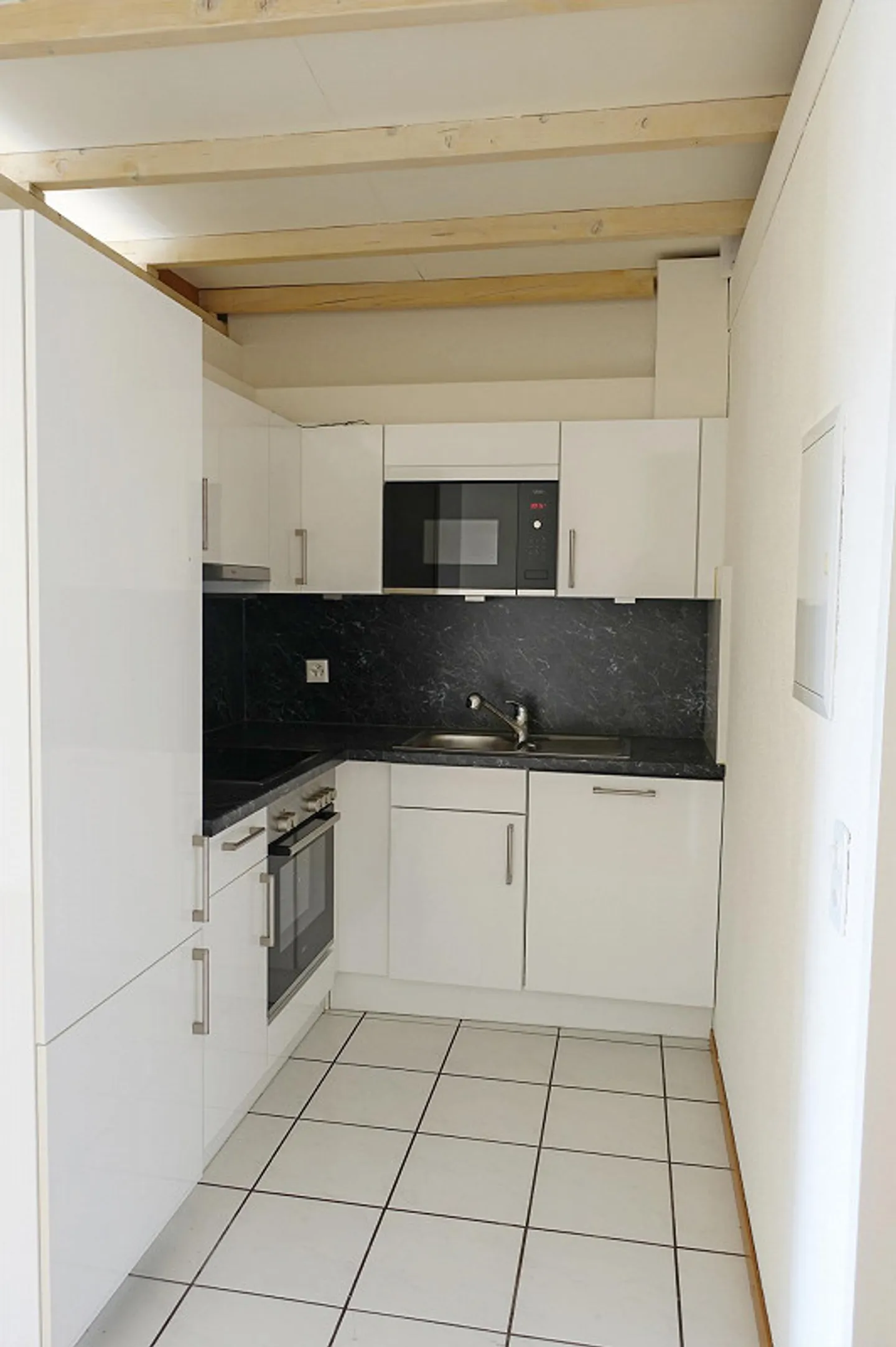 Appartement douillet de 2,5 pièces avec galerie au centre du village - Photo 3 sur 7