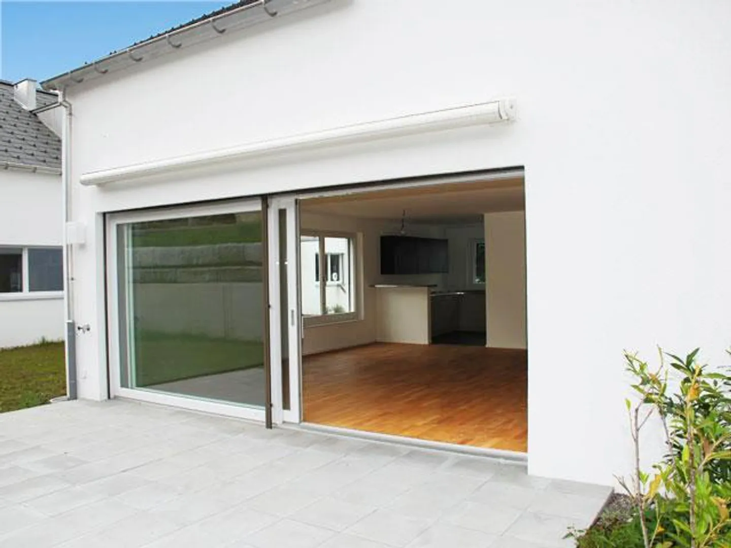 RENT WITHOUT DEPOSIT - Feel-good oasis with sunny garden terrace - Photo 1 of 10