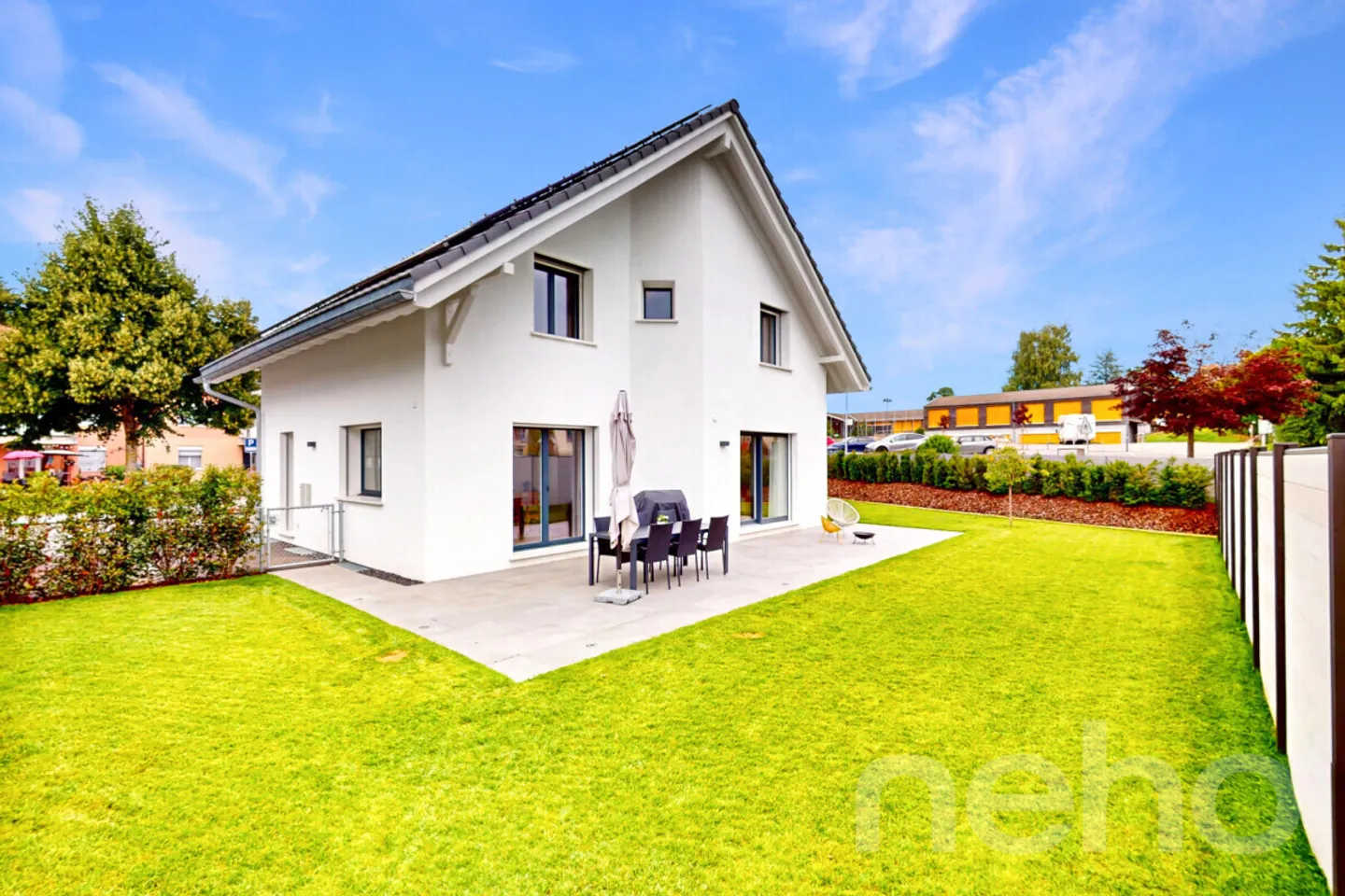 CONTEMPORARY VILLA WITH REFINED FINISHES IN A FAMILY SETTING - Photo 1 of 12