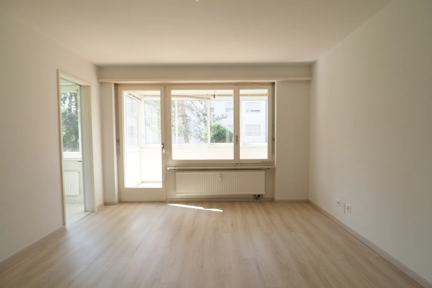 Quietly located 2.5-room apartment in popular Reinach - Photo 1 of 10