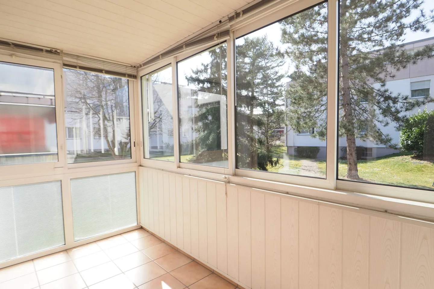 Quietly located 2.5-room apartment in popular Reinach - Photo 3 of 10