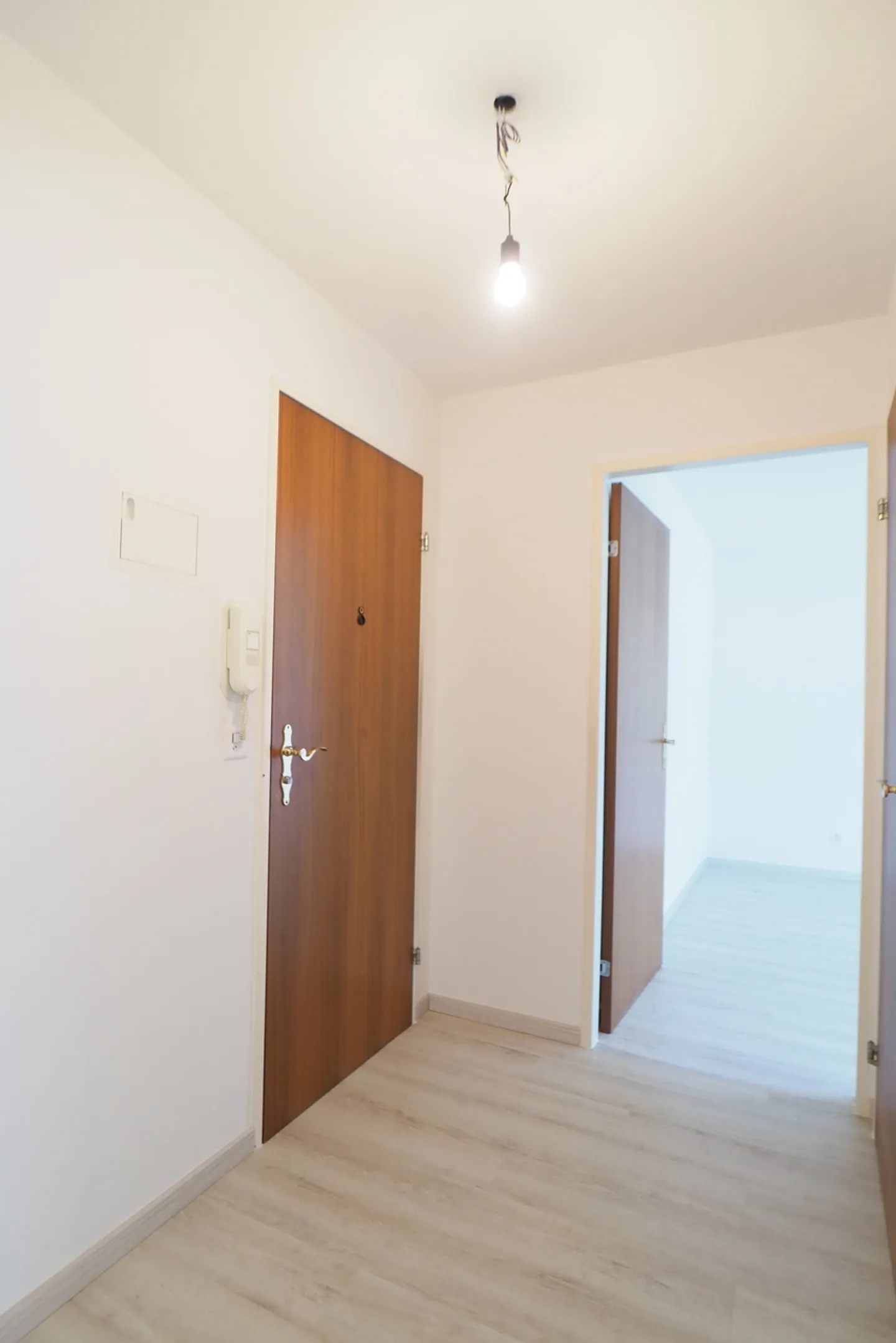 Quietly located 2.5-room apartment in popular Reinach - Photo 6 of 10