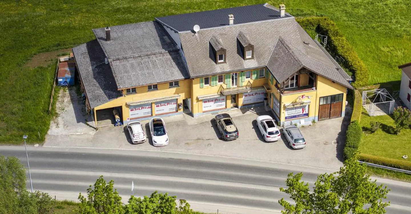 VUADENS | Mischgebäude für Unternehmen oder Rendite - Foto 1 von 12