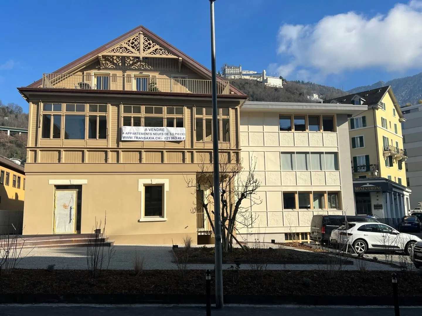 MONTREUX - SPAZIOSO TRIPLEX DI 4.5 STANZE + SOTTOSUOLO RISTRUTTURATO LOTTO 5 - Foto 3 di 13