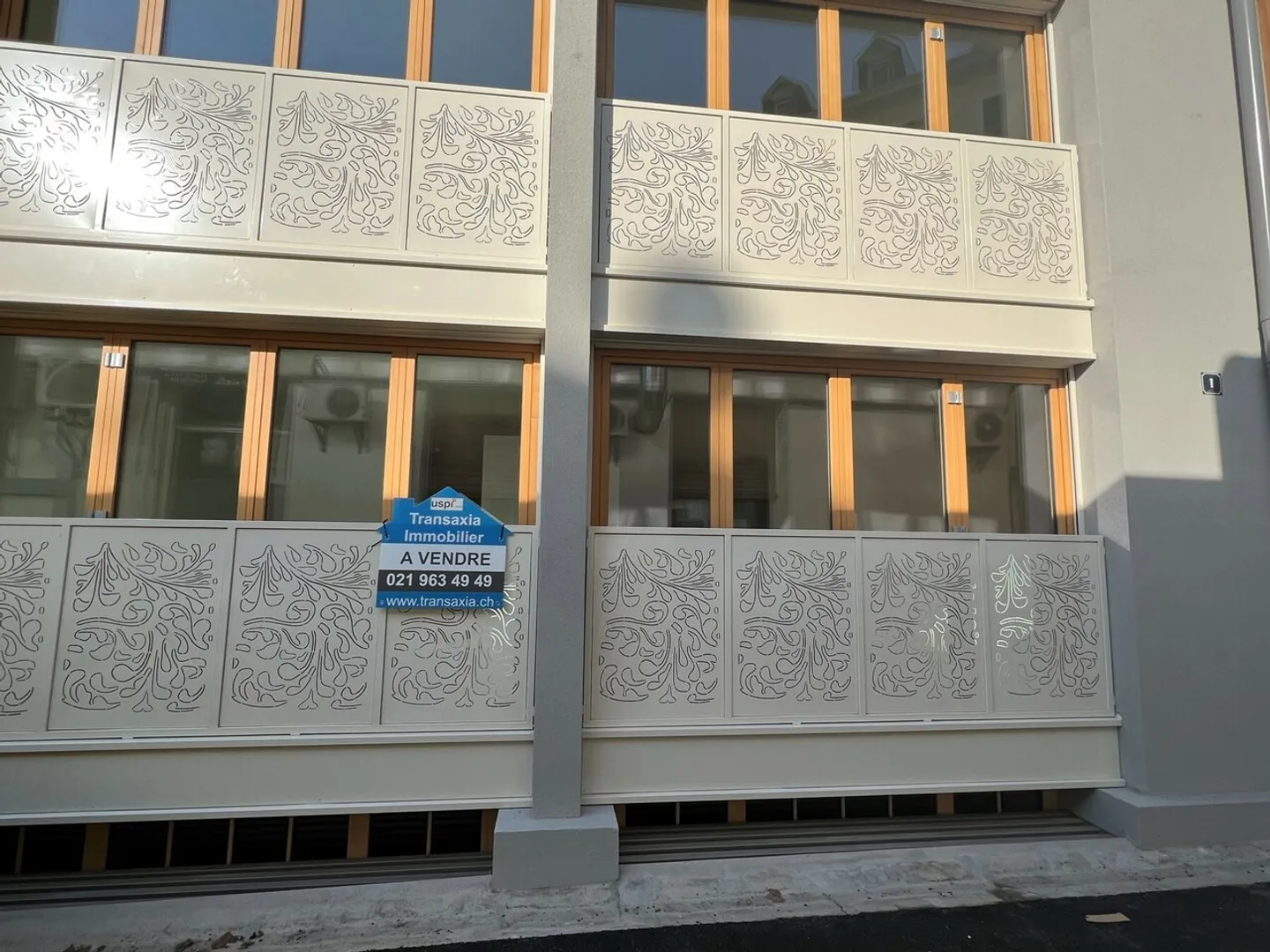 MONTREUX - SPAZIOSO TRIPLEX DI 4.5 STANZE + SOTTOSUOLO RISTRUTTURATO LOTTO 5 - Foto 4 di 13