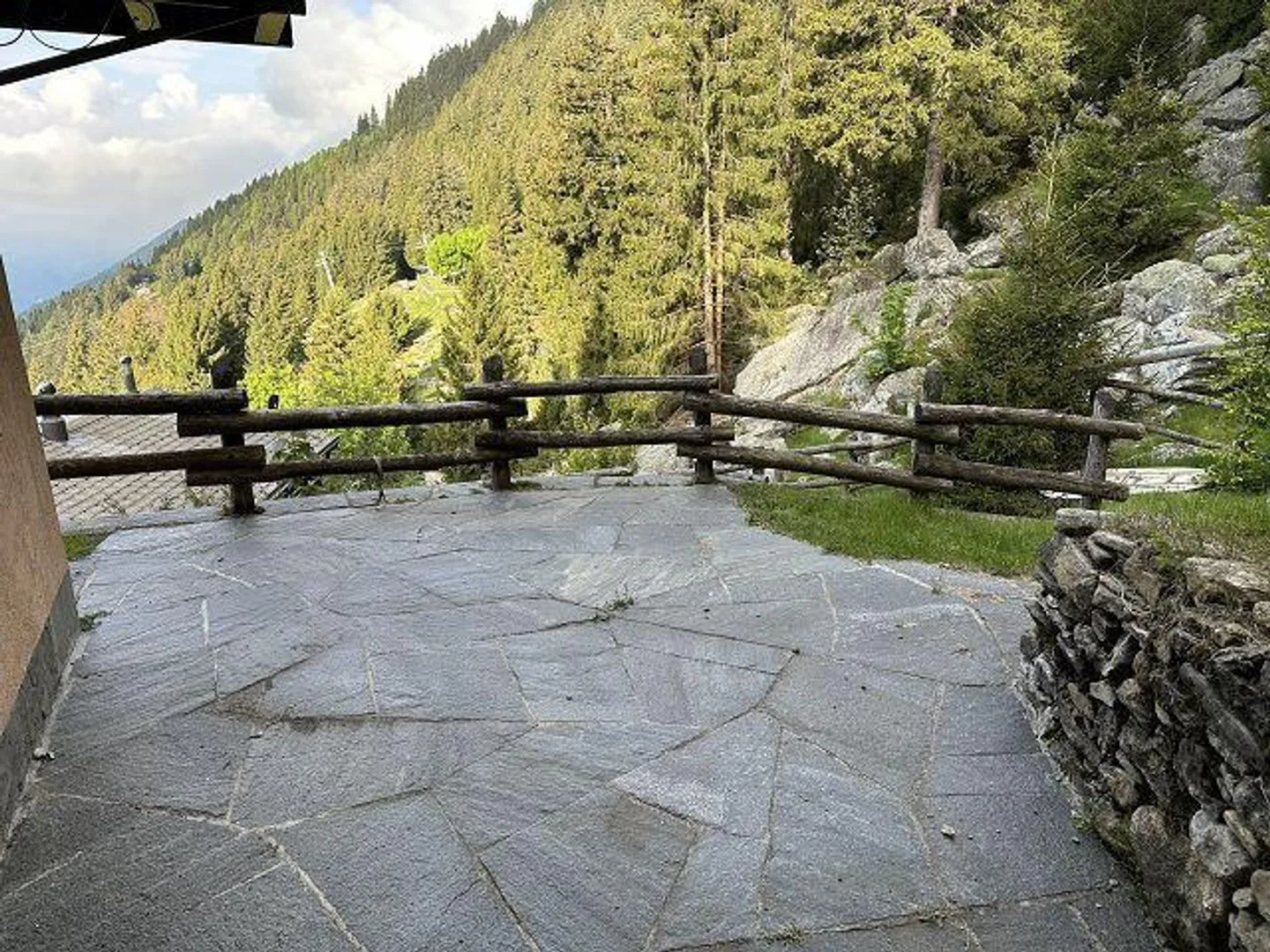 Chalet di 4 stanze in una posizione molto tranquilla e soleggiata con vista - Foto 18 di 39