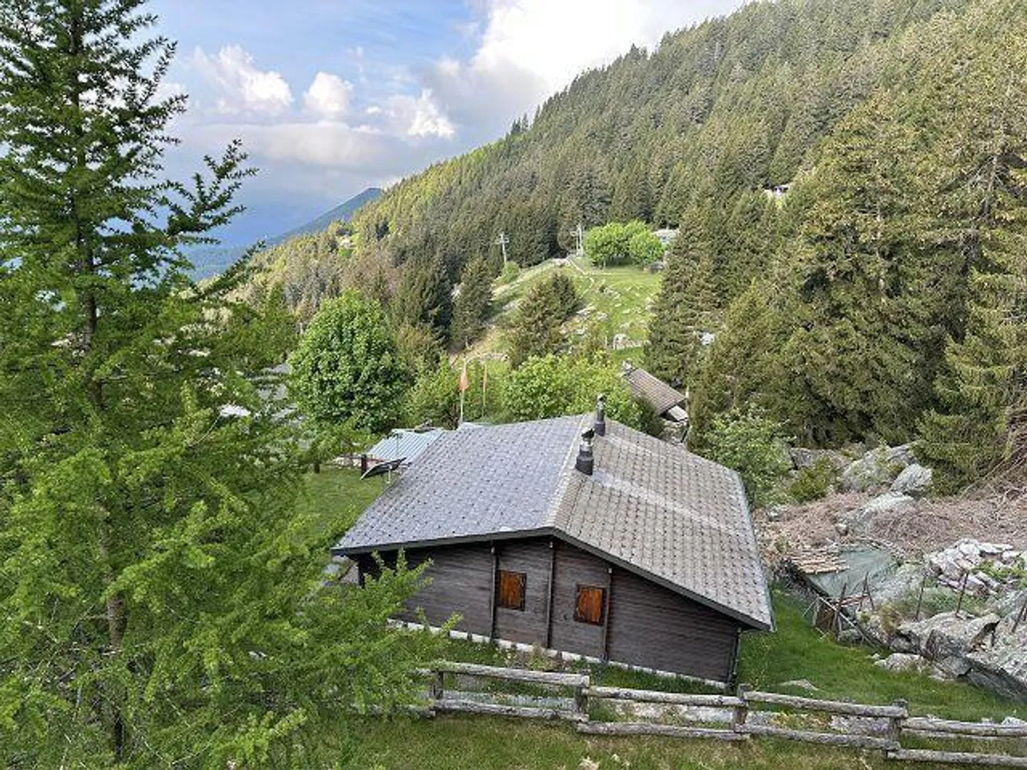 Chalet di 4 stanze in una posizione molto tranquilla e soleggiata con vista - Foto 21 di 39