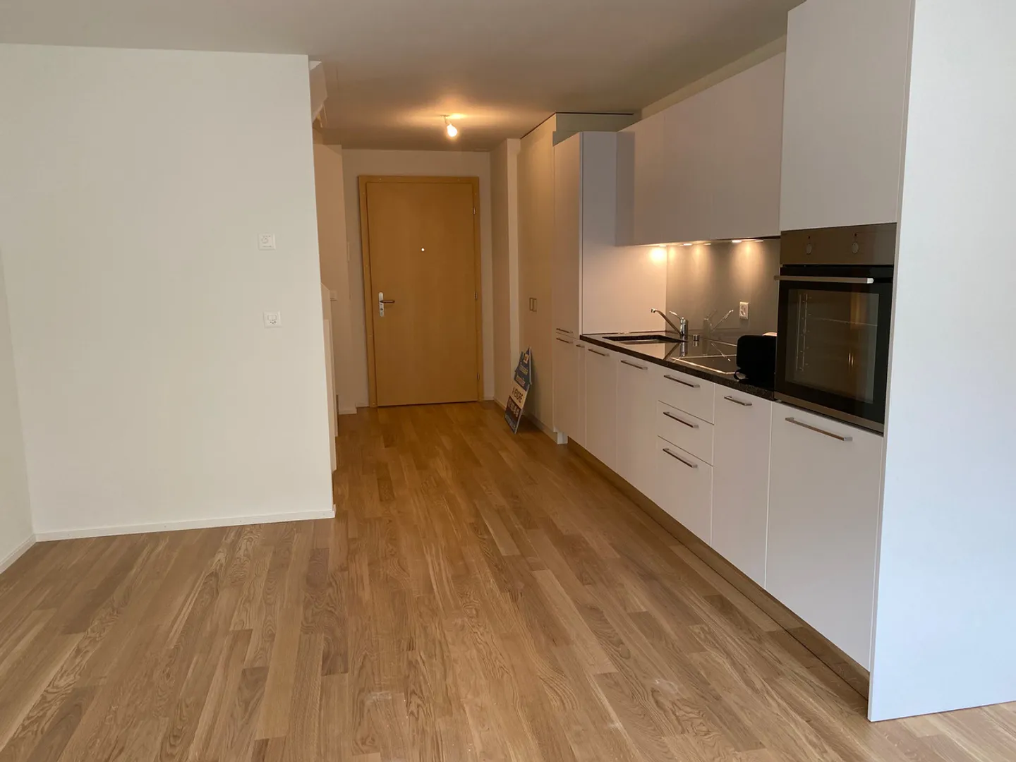 MONTREUX - SPAZIOSO TRIPLEX DI 4.5 STANZE + SOTTOSUOLO RISTRUTTURATO LOTTO 5 - Foto 13 di 13