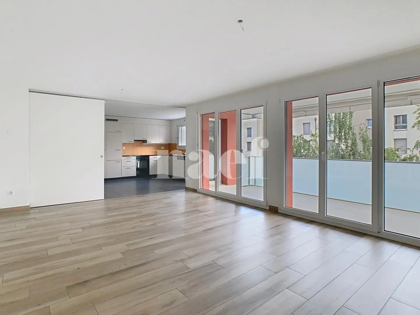In un quartiere residenziale, sistemazione spaziosa e luminosa - Foto 2 di 9