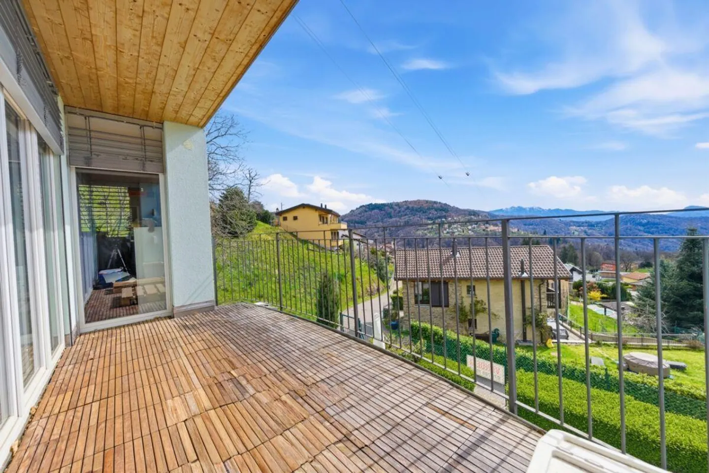 Geräumiges Haus mit Panoramablick - Foto 2 von 9