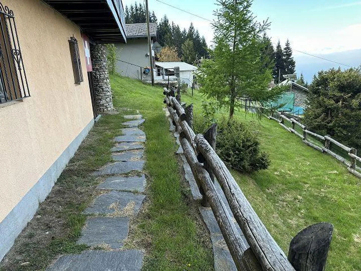 Chalet di 4 stanze in una posizione molto tranquilla e soleggiata con vista - Foto 29 di 39