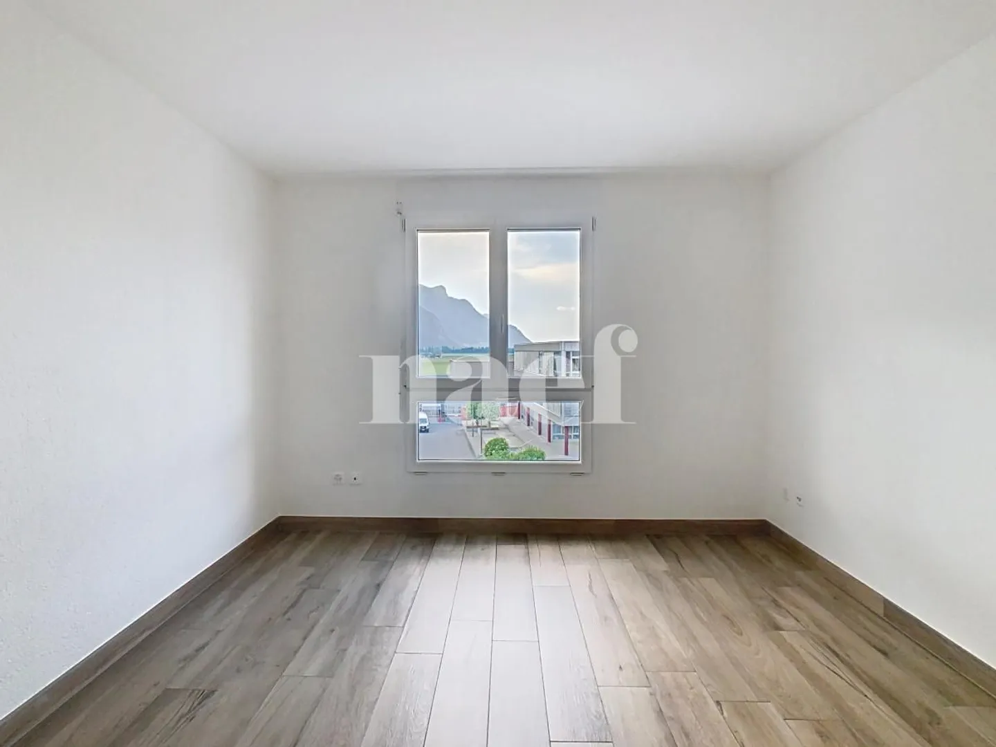 In un quartiere residenziale, sistemazione spaziosa e luminosa - Foto 6 di 9