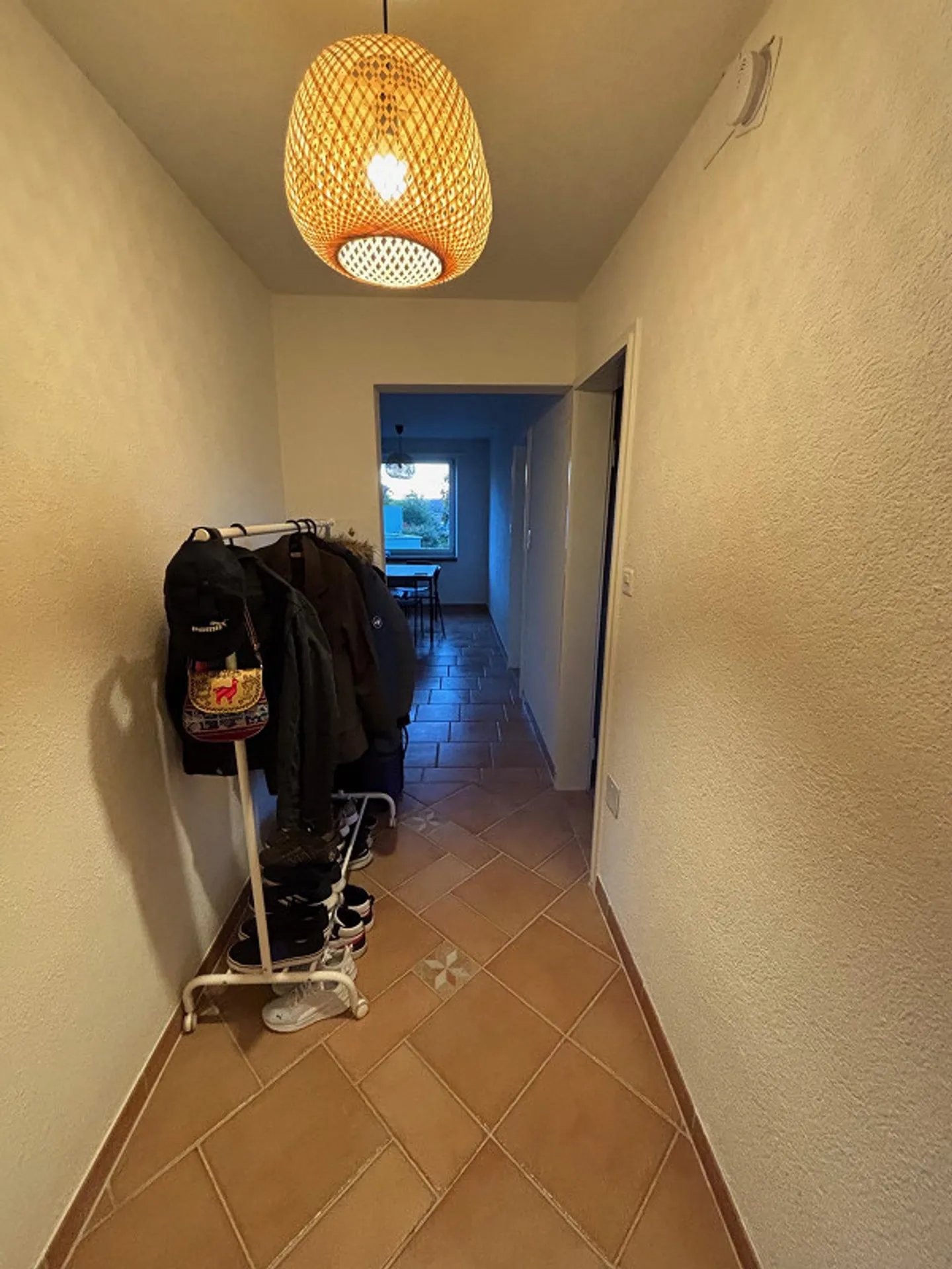 Camera in un appartamento condiviso a Kloten - Foto 4 di 5