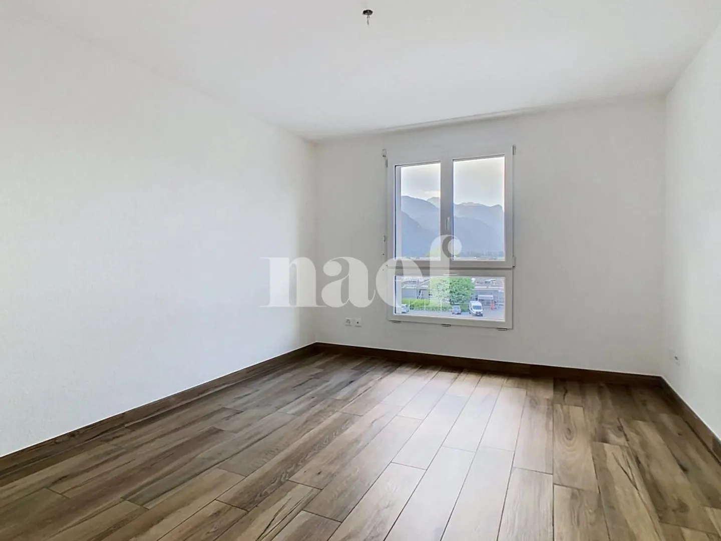 In un quartiere residenziale, sistemazione spaziosa e luminosa - Foto 5 di 9