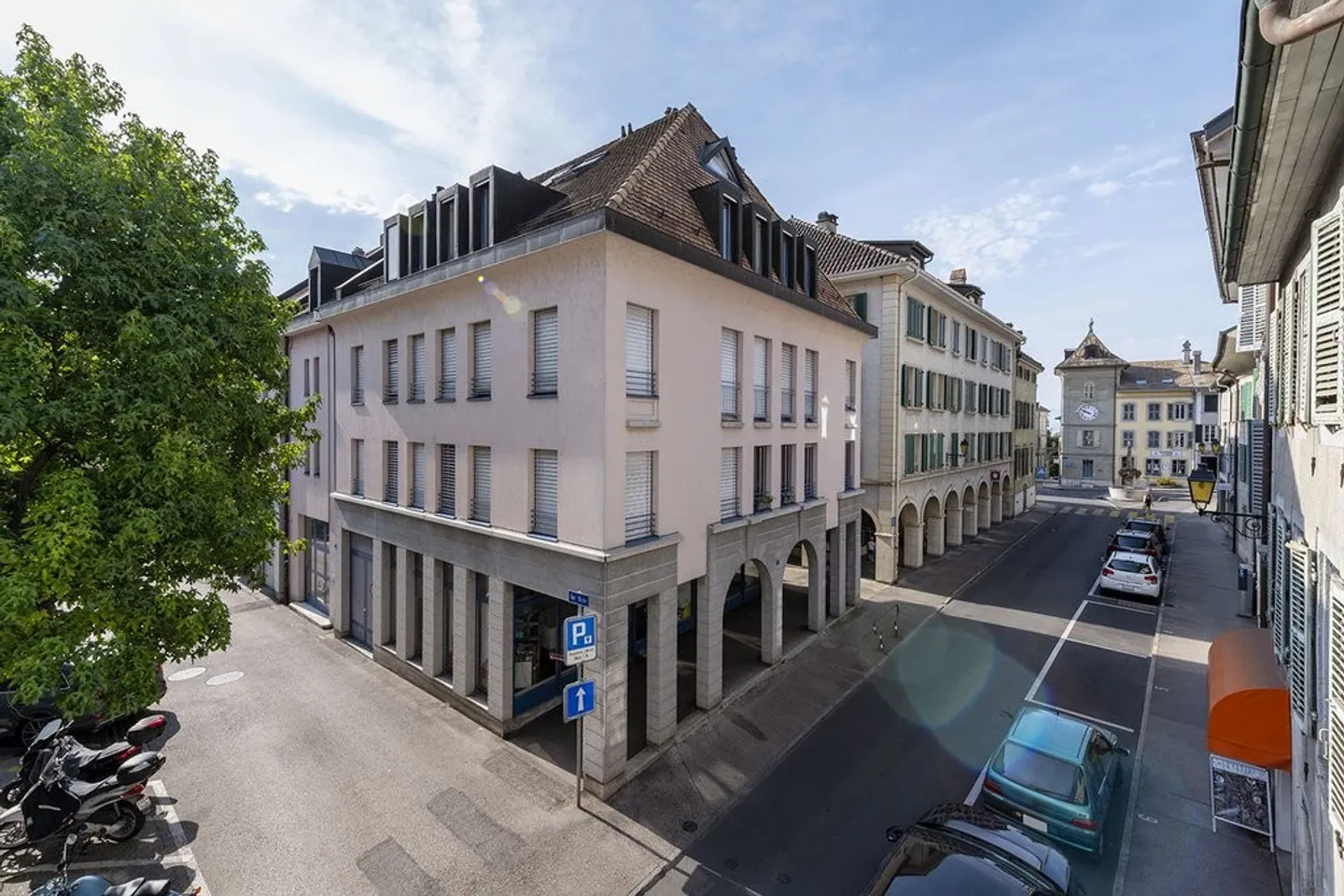 Pretty commercial arcade in the heart of Nyon - Photo 1 of 5