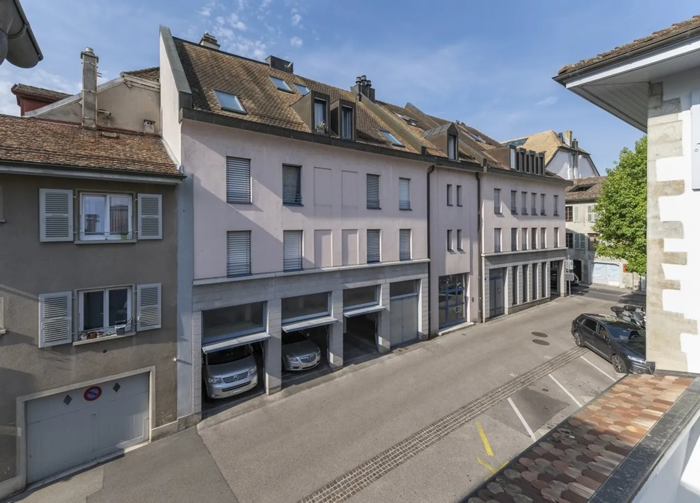 Pretty commercial arcade in the heart of Nyon - Photo 2 of 5