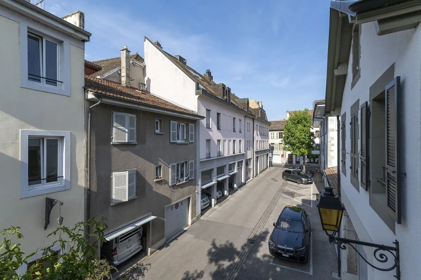 Pretty commercial arcade in the heart of Nyon - Photo 3 of 5