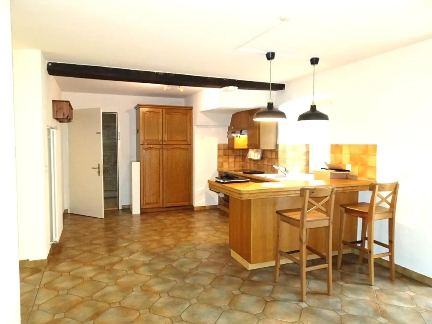 Bellissimo appartamento con 4,5 stanze / 3 camere da letto / 1 bagno / 1 terrazza / 2 posti auto - Foto 2 di 8