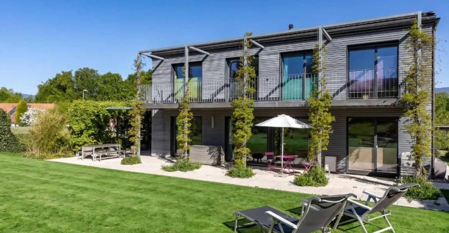 KONTEMPORÄRE MINERGIE-VILLA IN EINER BEVORZUGTEN UMGEBUNG - Foto 1 von 12