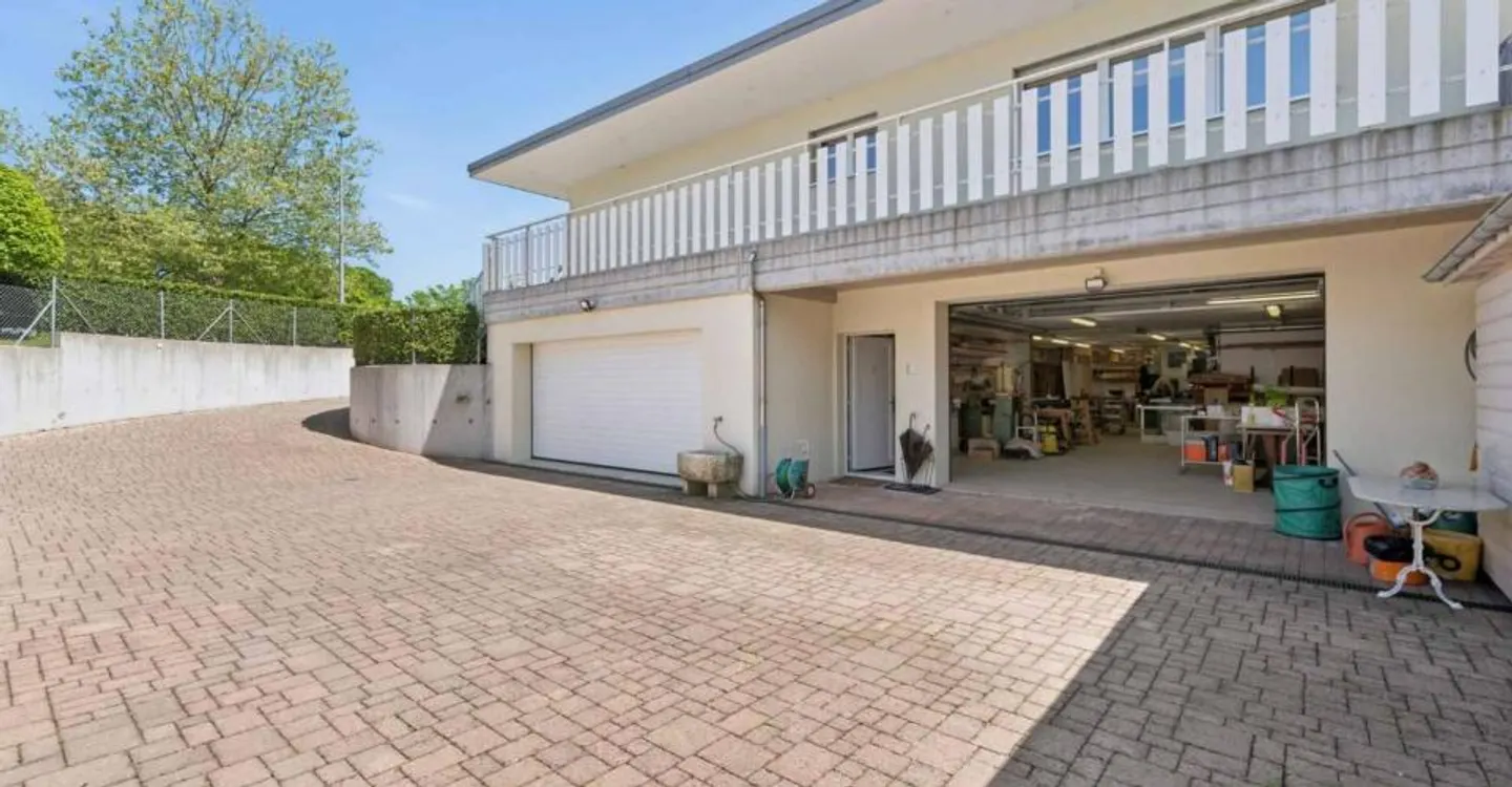 Modern Family Home with Garden - Photo 11 of 13