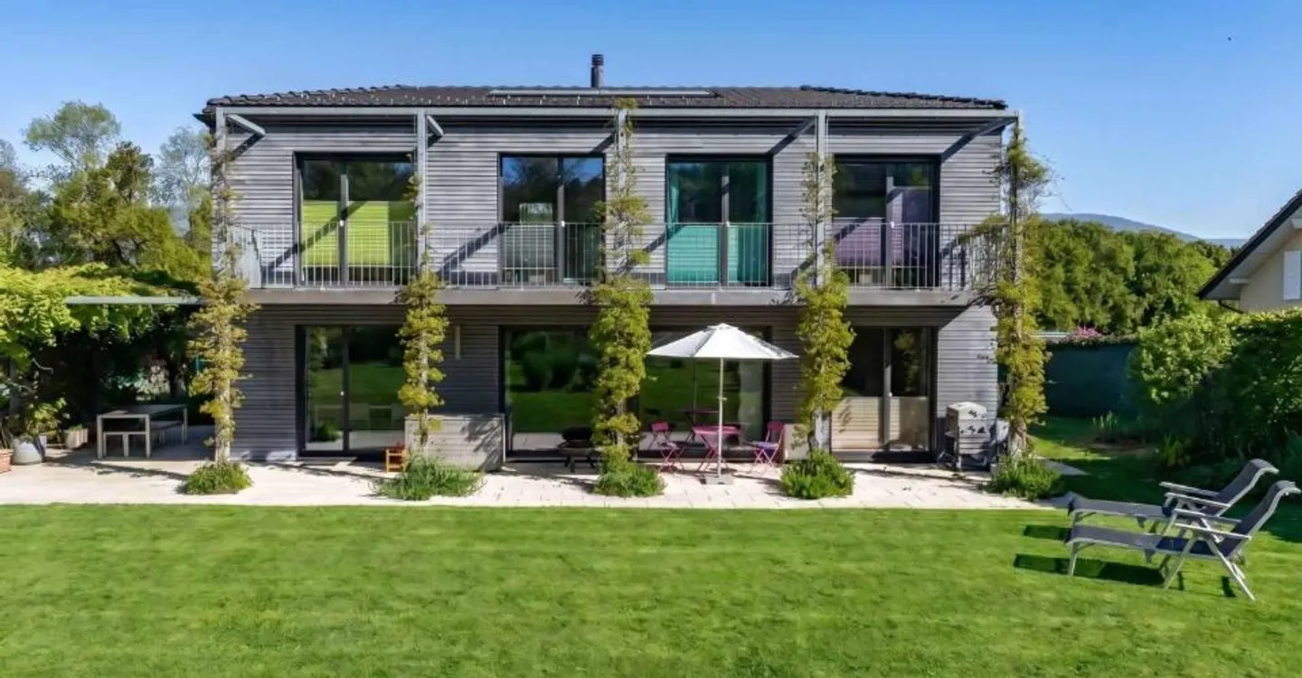 KONTEMPORÄRE MINERGIE-VILLA IN EINER BEVORZUGTEN UMGEBUNG - Foto 3 von 12