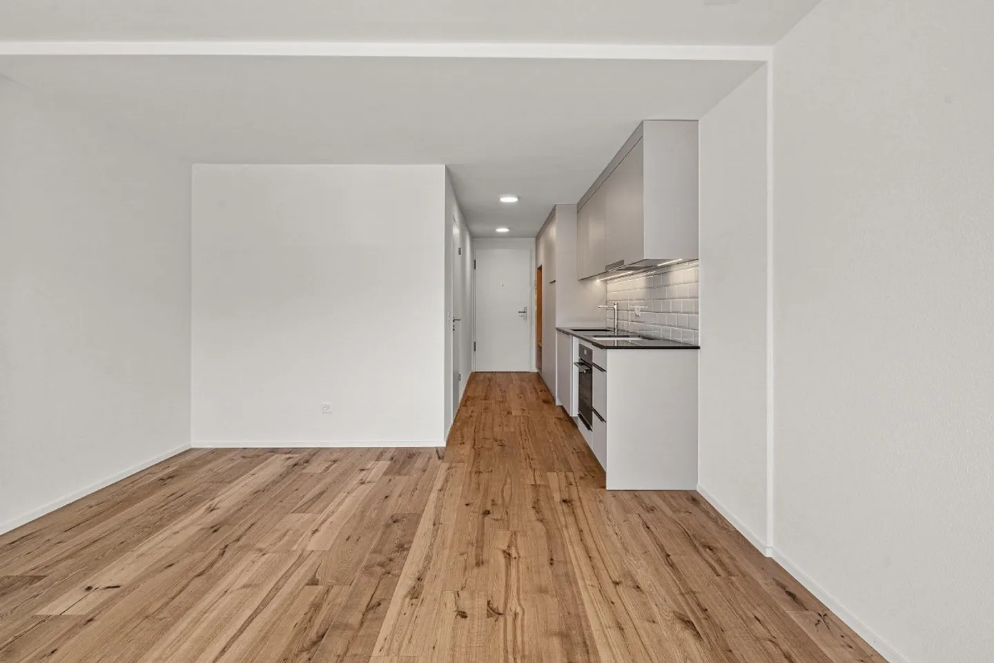1.5 Room Apartment in Central Location - Photo 2 of 3
