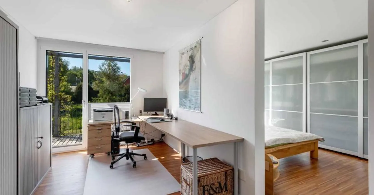 KONTEMPORÄRE MINERGIE-VILLA IN EINER BEVORZUGTEN UMGEBUNG - Foto 8 von 12