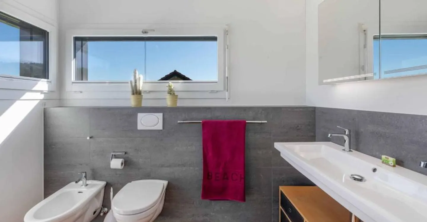 KONTEMPORÄRE MINERGIE-VILLA IN EINER BEVORZUGTEN UMGEBUNG - Foto 10 von 12