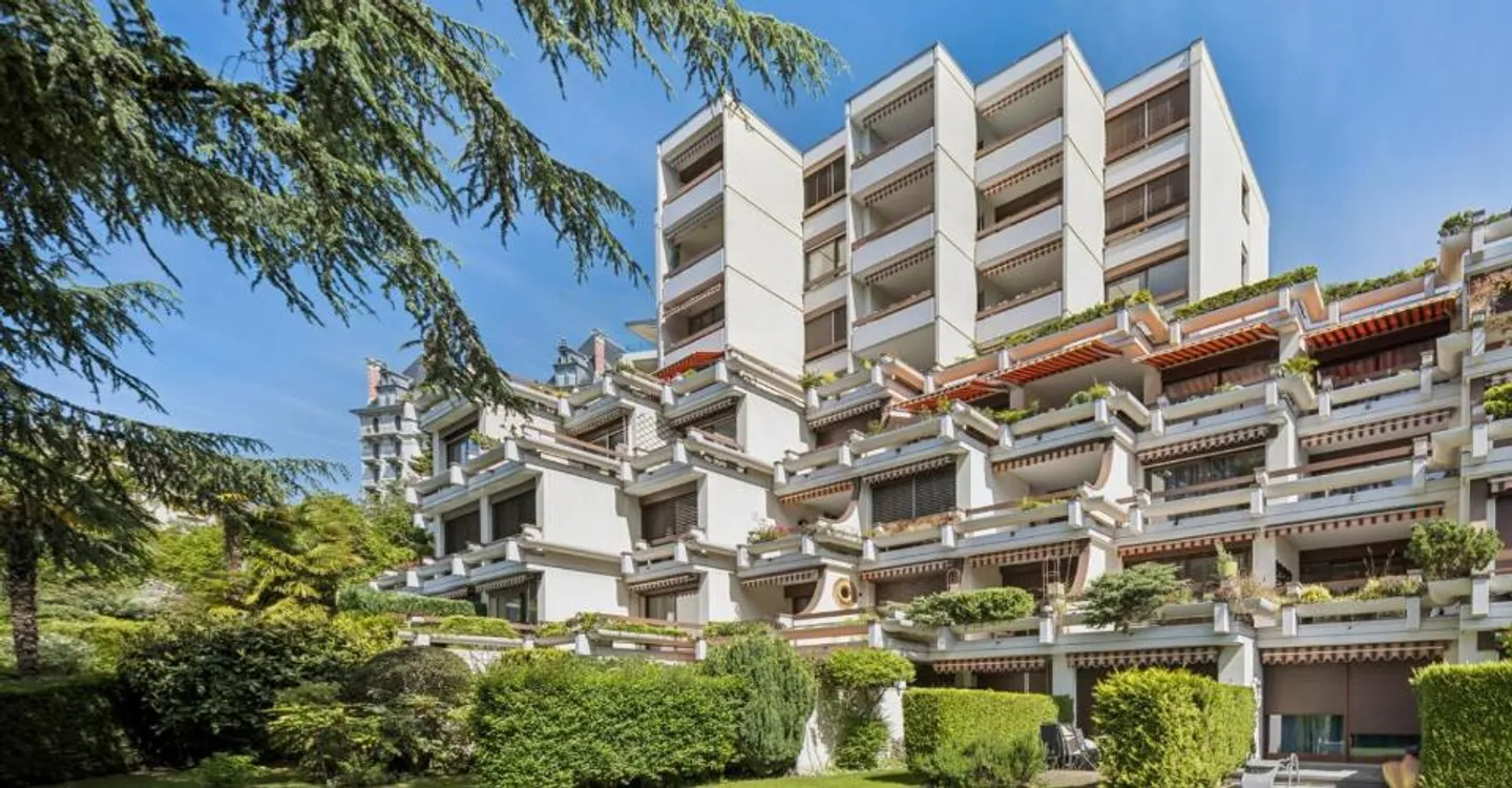 Rare for sale, apartment located on the famous Quai des Fleurs - Photo 3 of 10