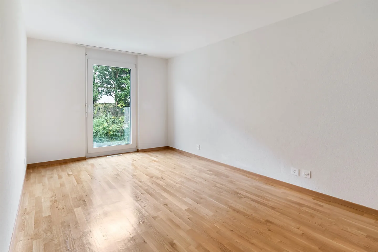 Modern Family Apartment - Photo 4 of 7