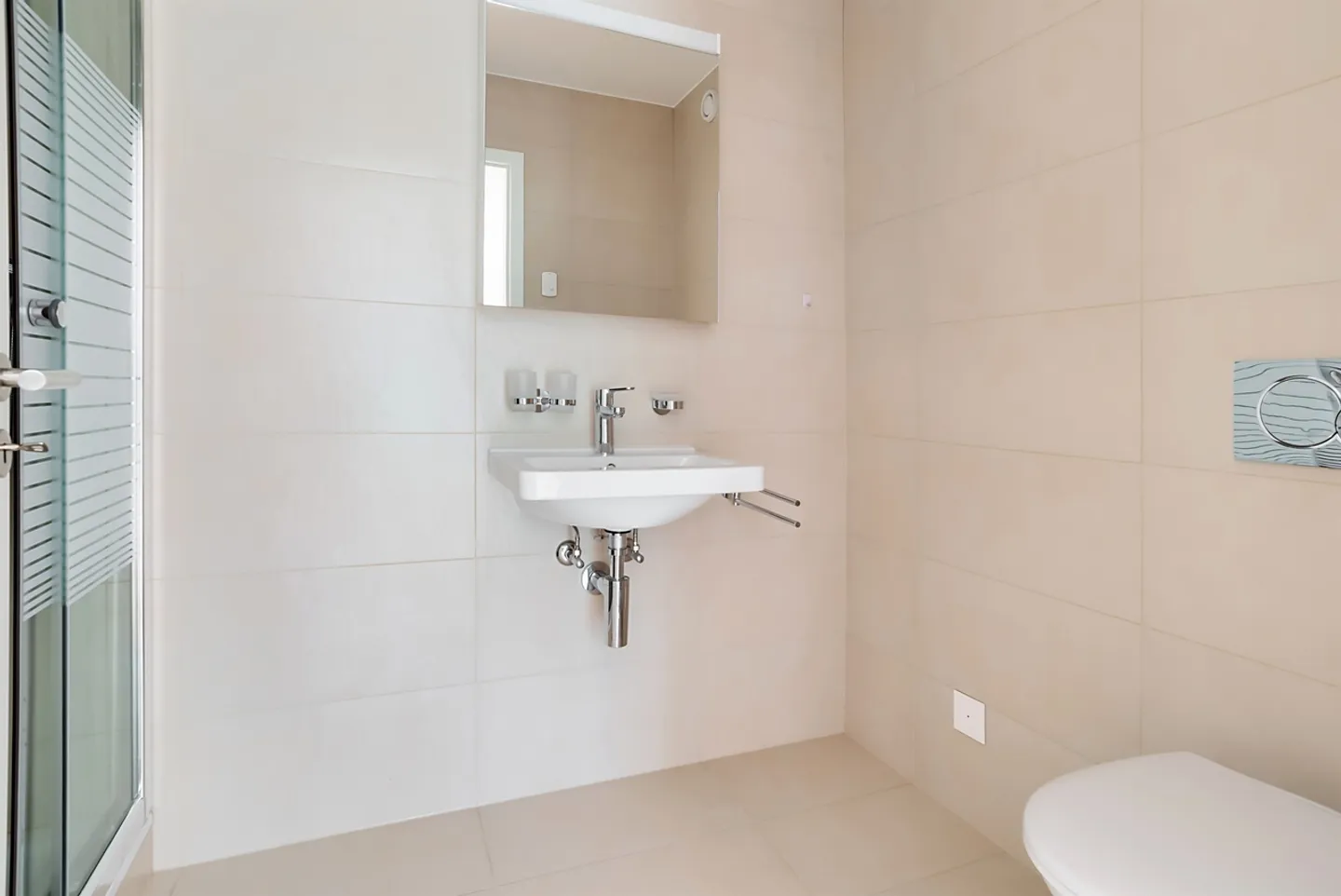 Modern Family Apartment - Photo 7 of 7