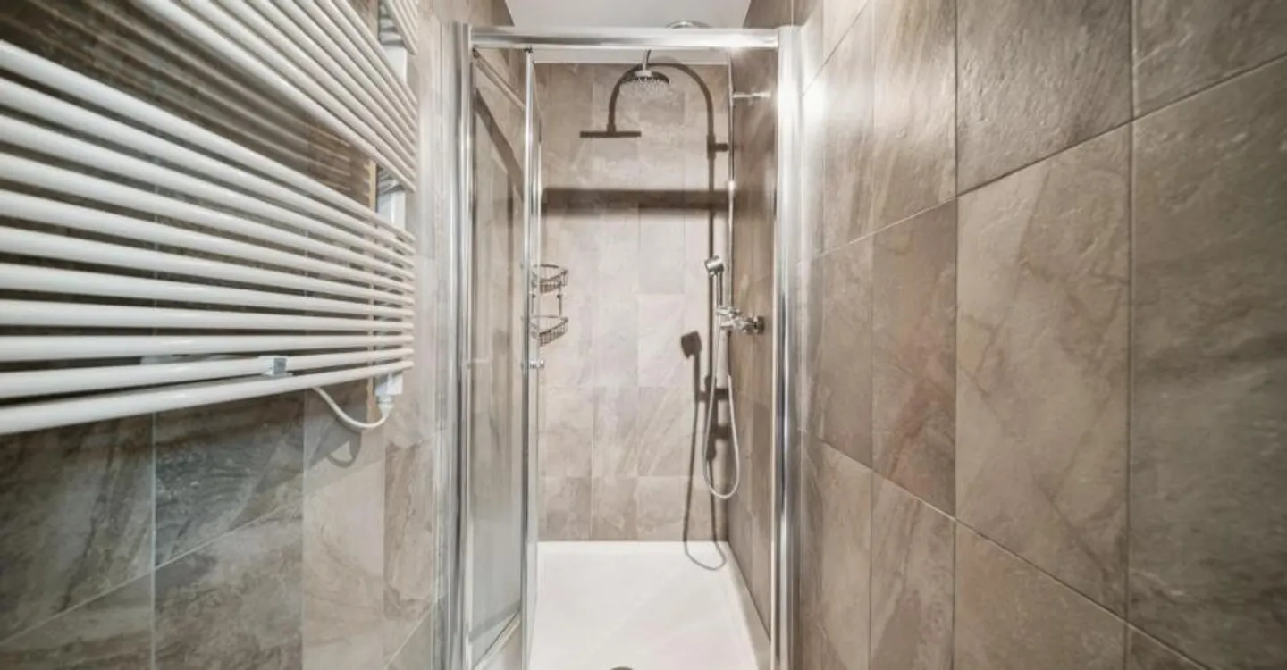 Rare for sale, apartment located on the famous Quai des Fleurs - Photo 10 of 10