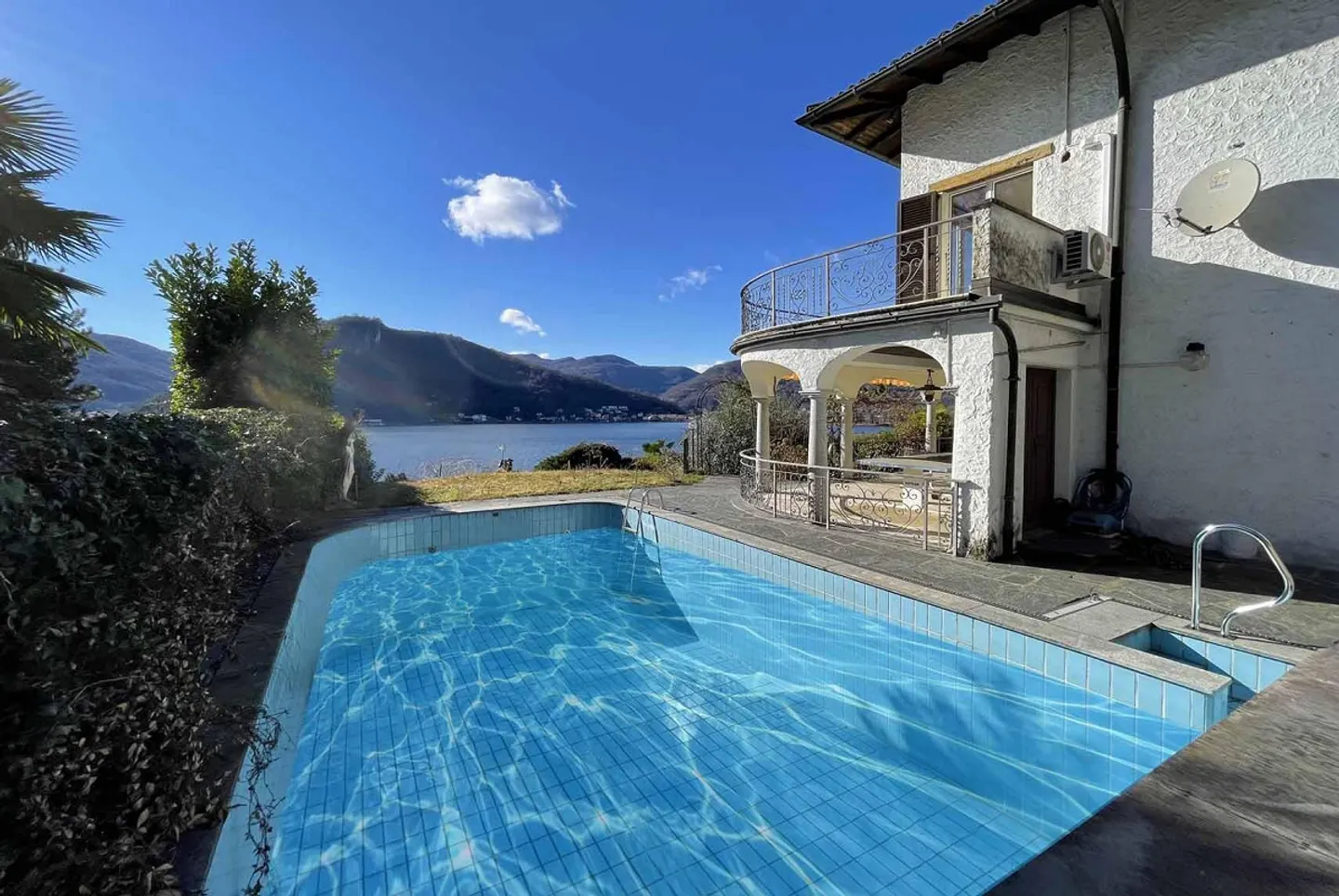 Villa di Lusso con Vista Lago - Foto 2 di 10