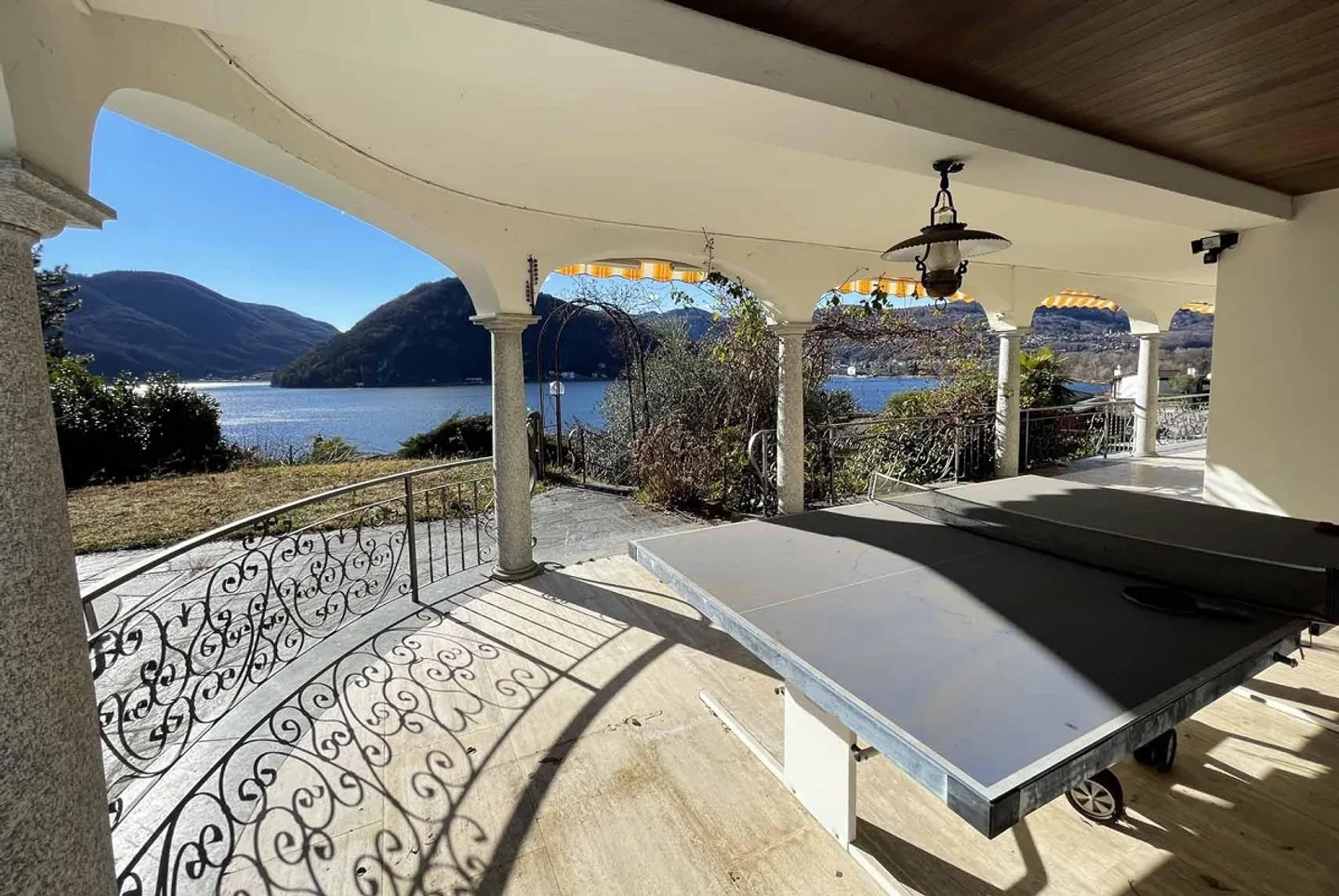 Villa di Lusso con Vista Lago - Foto 3 di 10