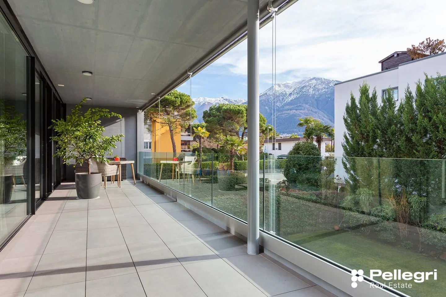 Elegant 4.5-room apartment in a central location with spacious terrace - Photo 1 of 7