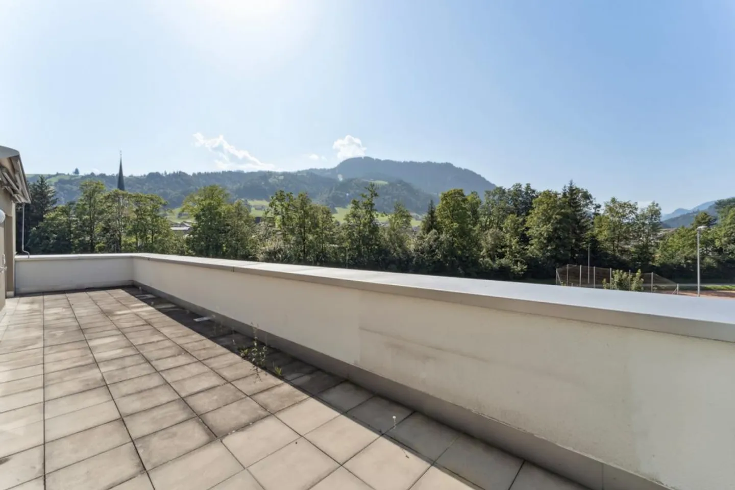 Attika-Wohnung mit sonniger Terrasse - Foto 4 von 9