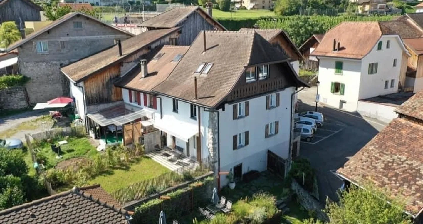 Affascinante casa di 7 stanze (con 2 appartamenti) sulle rive del Lago di Ginevra, St-Gingolph, Canton Vallese (seconda casa possibile) - Foto 1 di 10