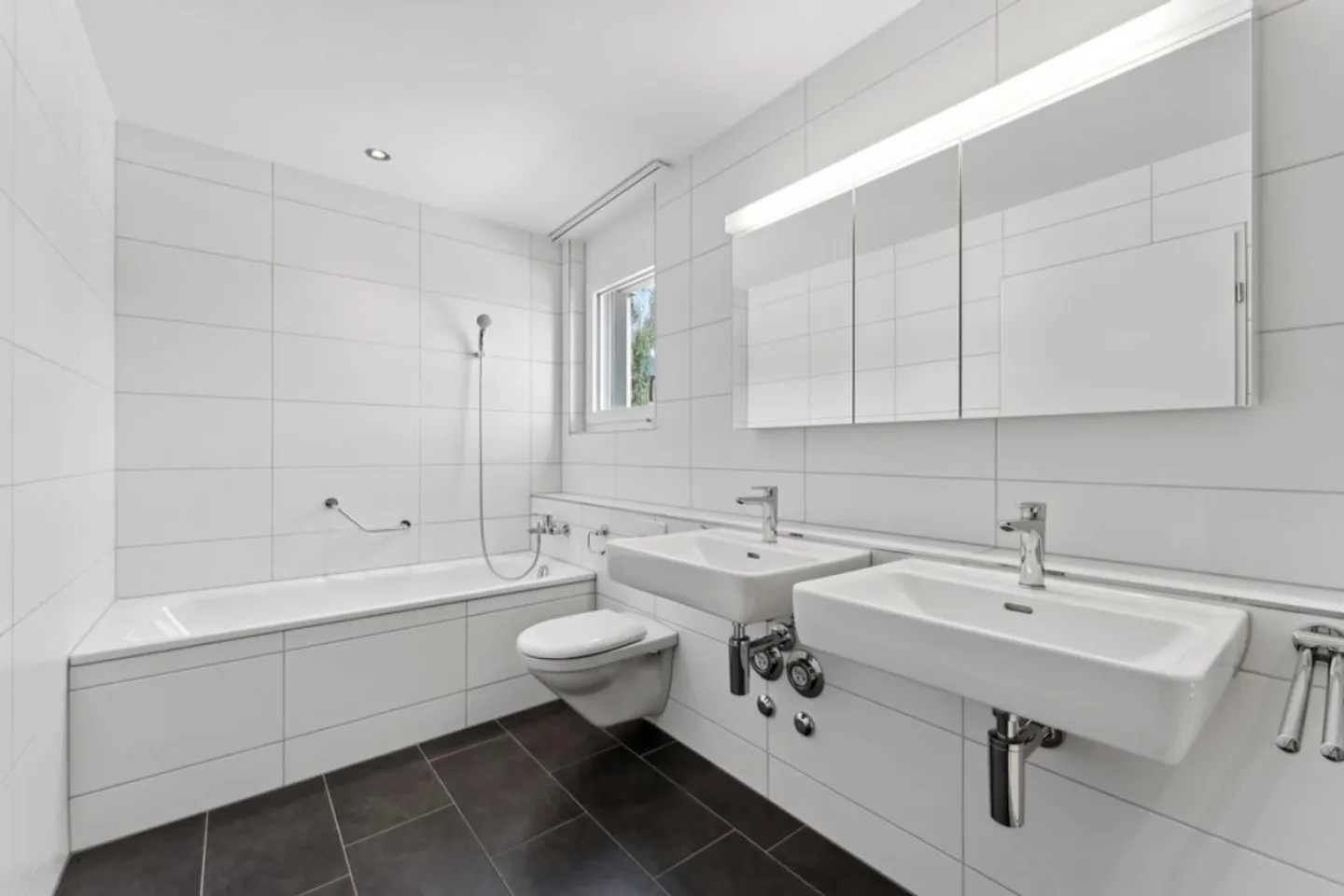 Attika-Wohnung mit sonniger Terrasse - Foto 8 von 9