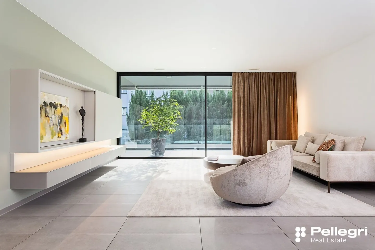 Elegant 4.5-room apartment in a central location with spacious terrace - Photo 2 of 7