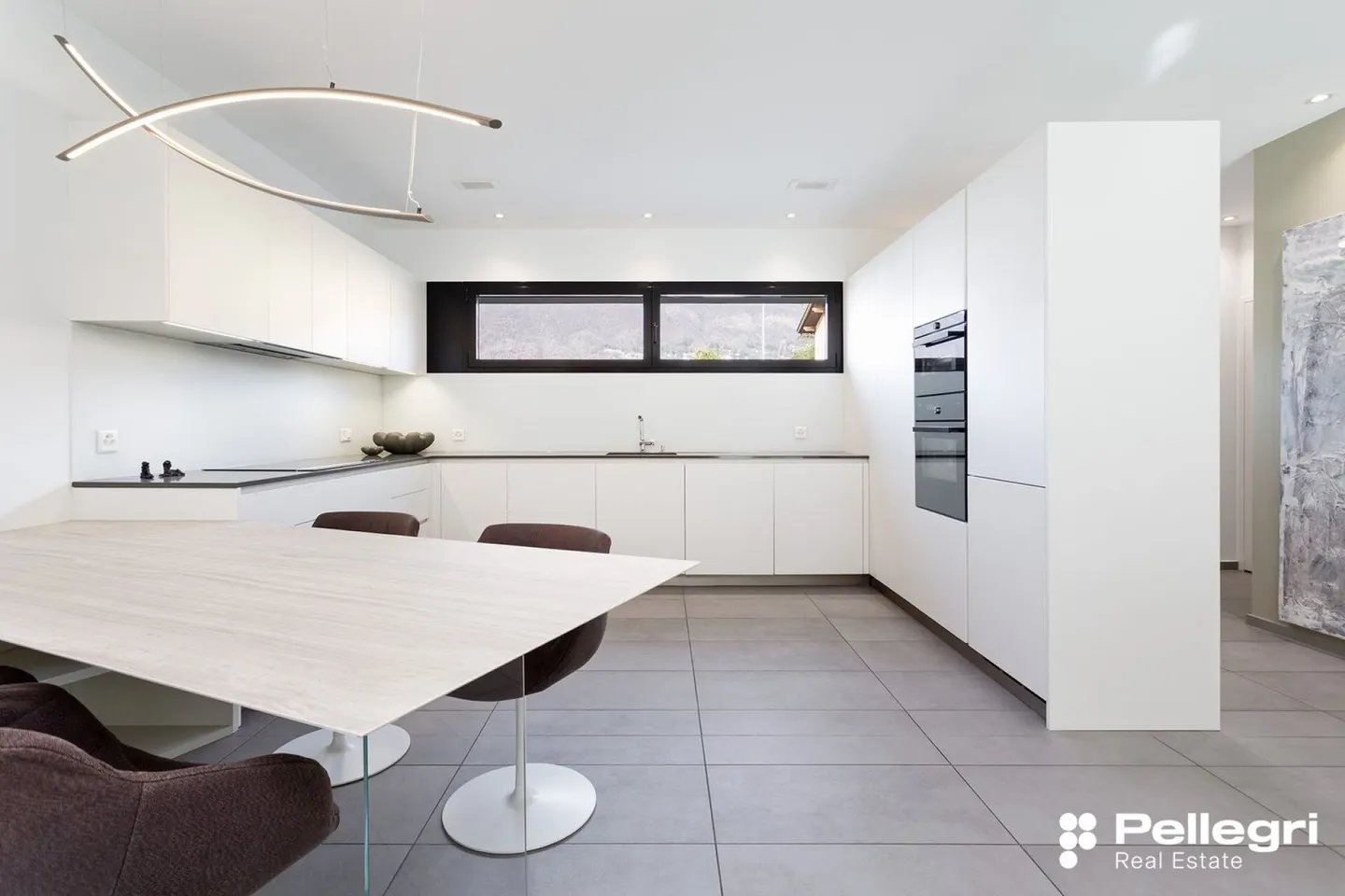 Elegant 4.5-room apartment in a central location with spacious terrace - Photo 3 of 7