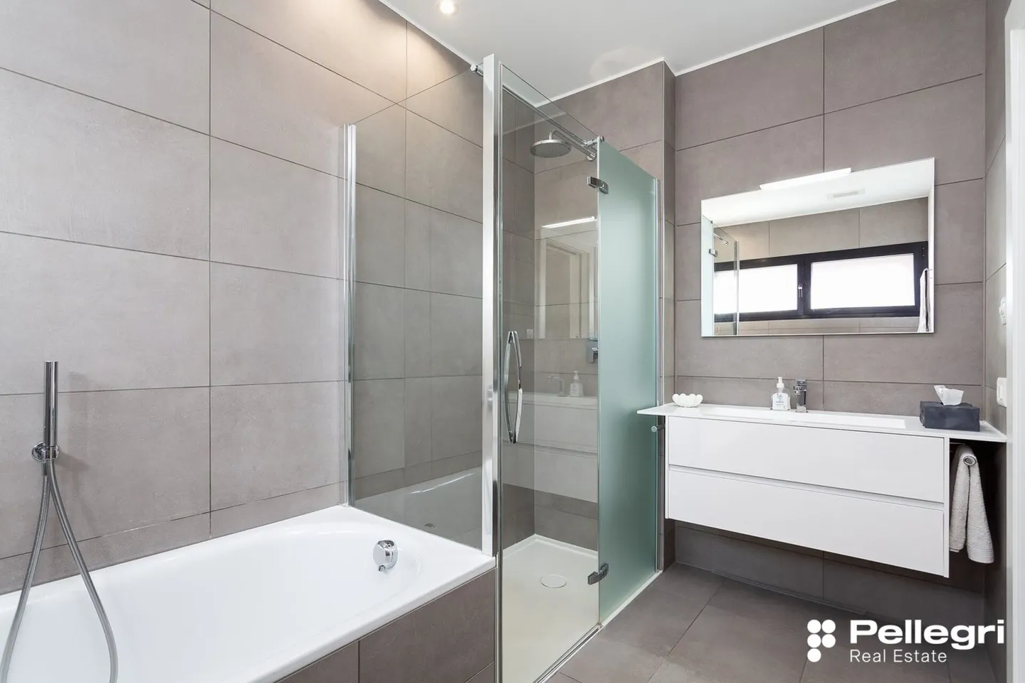 Elegant 4.5-room apartment in a central location with spacious terrace - Photo 5 of 7