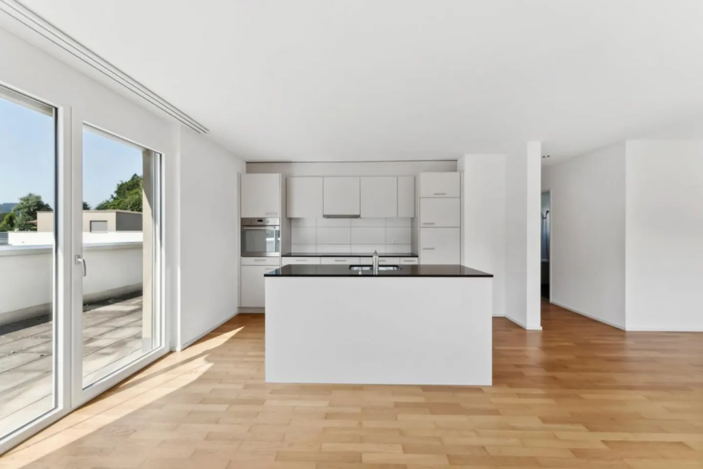 Attika-Wohnung mit sonniger Terrasse - Foto 2 von 9