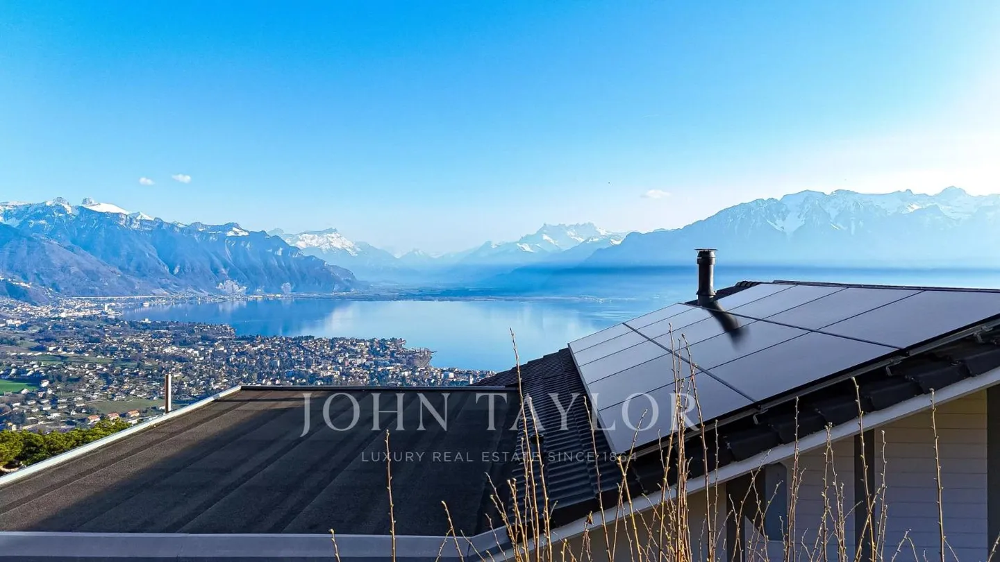 ESCLUSIVITÀ: Villa contemporanea con vista panoramica sul lago e sulle Alpi - Foto 10 di 13