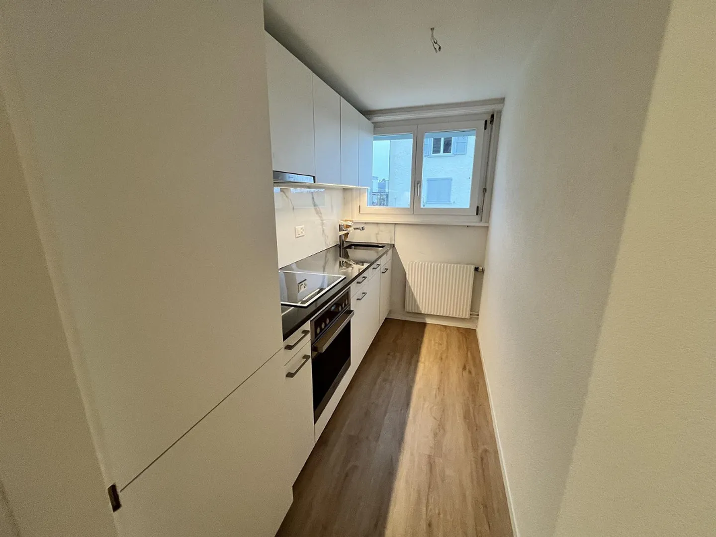 Renovated 2-room apartment on the ground floor - Photo 2 of 8