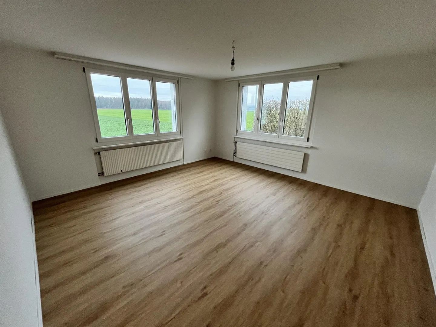 Renovated 2-room apartment on the ground floor - Photo 3 of 8